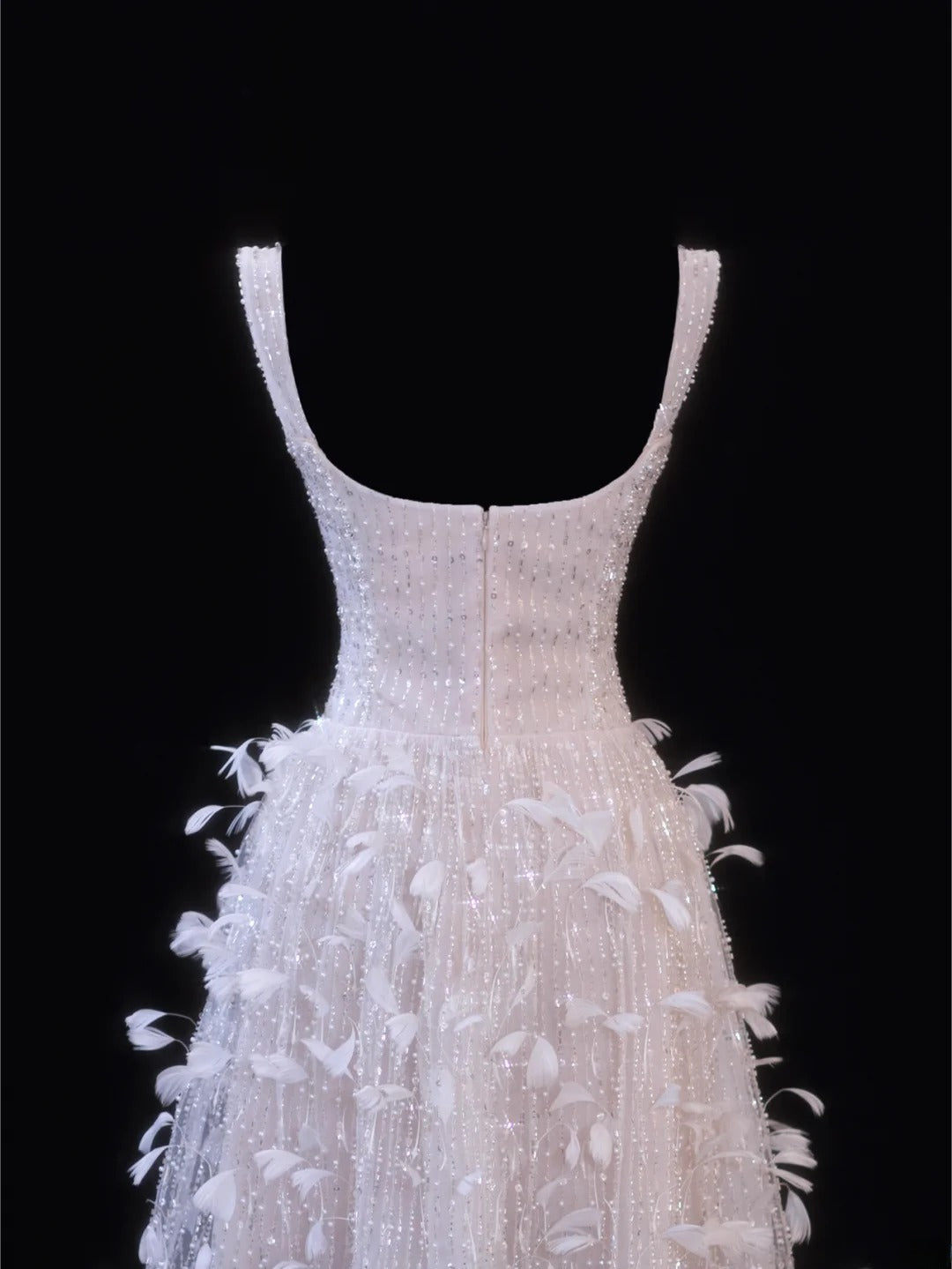 Elegantes weißes Brautkleid mit A-Linien-Schnitt, eckigem Ausschnitt und Perlenstickerei, kurzes Modell für zierliche Frauen und Frauen in großen Größen (SA078)