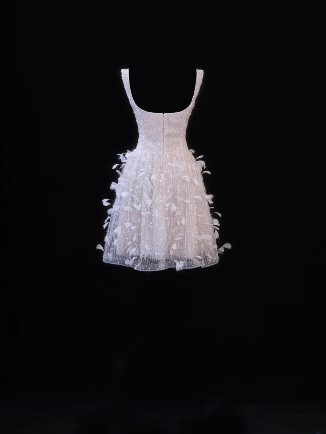 Elegantes weißes Brautkleid mit A-Linien-Schnitt, eckigem Ausschnitt und Perlenstickerei, kurzes Modell für zierliche Frauen und Frauen in großen Größen (SA078)