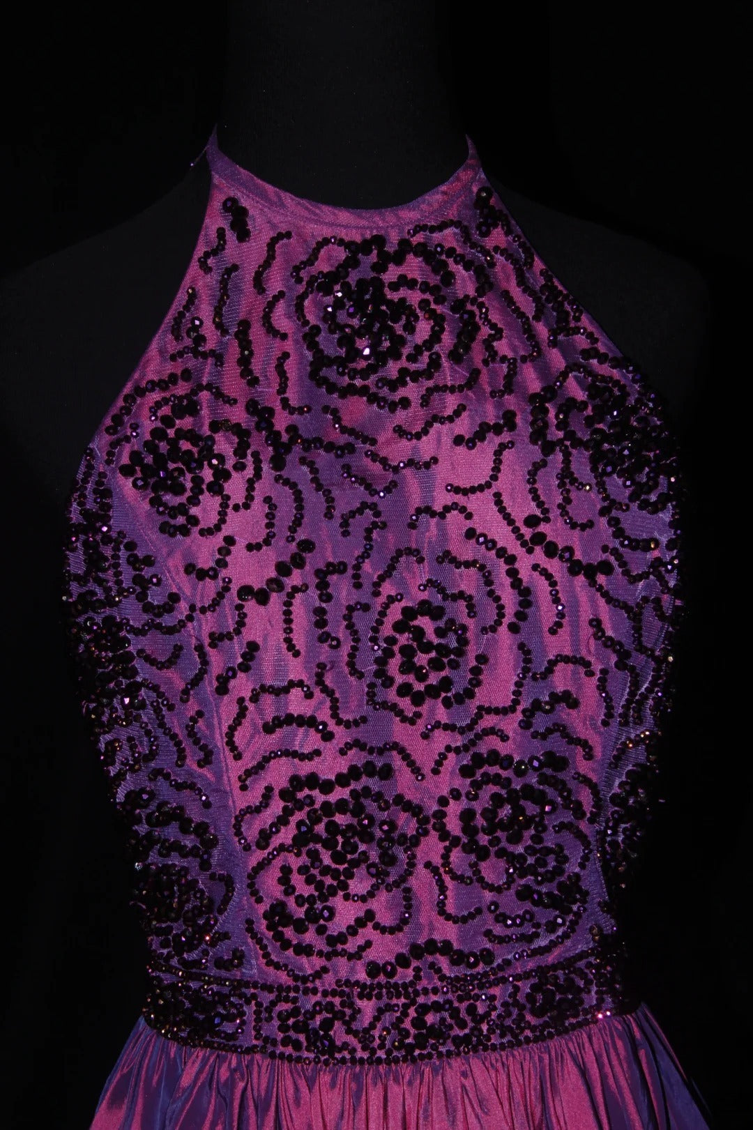 Niedliches kurzes Ballkleid mit Neckholder aus weinrotem Taft mit Perlen, ideal für den 18. Geburtstag, den Abschlussball oder als Cocktailkleid (AS079)