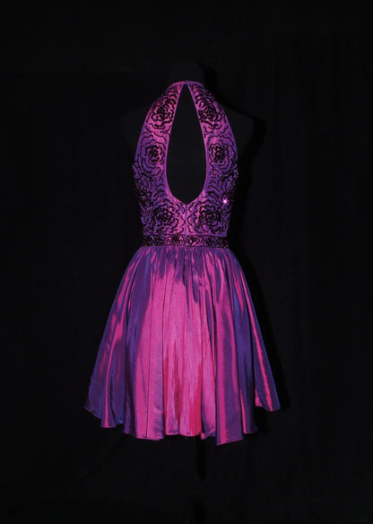 Niedliches kurzes Ballkleid mit Neckholder aus weinrotem Taft mit Perlen, ideal für den 18. Geburtstag, den Abschlussball oder als Cocktailkleid (AS079)