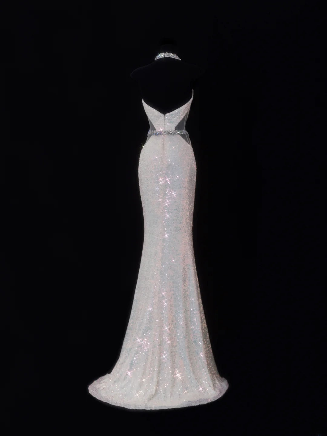 Elegantes Meerjungfrauen-Abendkleid im Stil der 1950er Jahre: Hochgeschlossenes, weißes Paillettenkleid mit hohem Kragen, rückenfrei, ideal für festliche Anlässe und Partys (SA079).