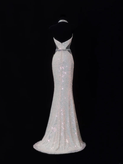 Elegantes Meerjungfrauen-Abendkleid im Stil der 1950er Jahre: Hochgeschlossenes, weißes Paillettenkleid mit hohem Kragen, rückenfrei, ideal für festliche Anlässe und Partys (SA079).