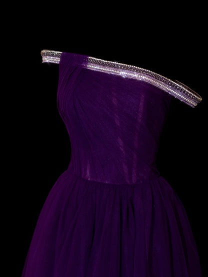 Elegantes, schulterfreies, lila Tüllkleid im A-Linien-Stil der 1950er Jahre mit Perlen und Falten – ein beeindruckendes langes Ballkleid oder Abendkleid SA081
