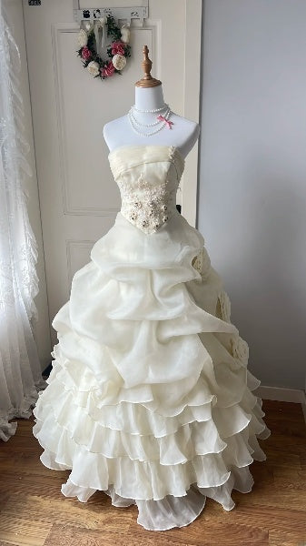 Traumhaftes langes trägerloses Ballkleid in Gelb mit Stufenrock für Sweet 16 Party Geburtstag Outfit RC0452