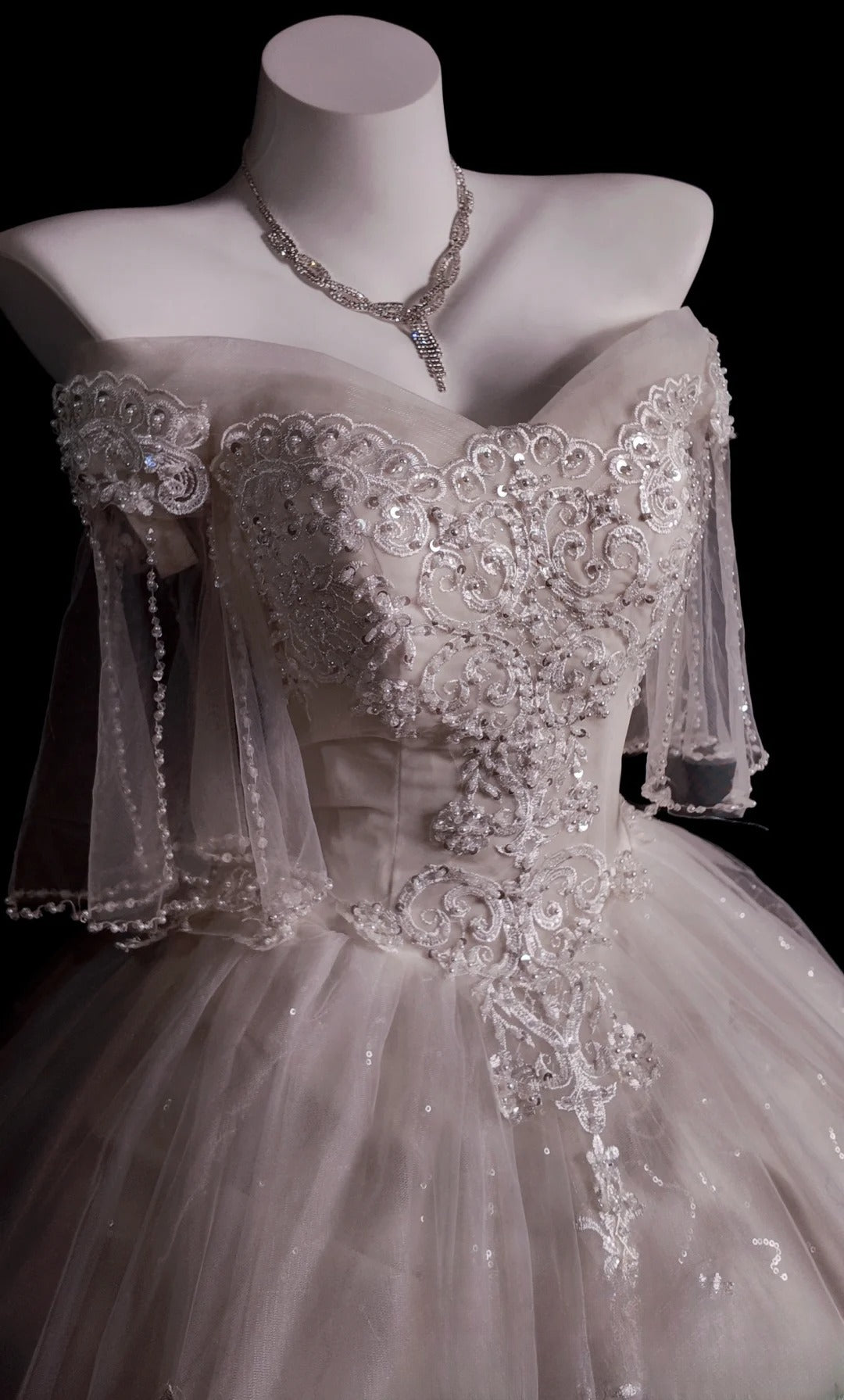 Princess Wedding Dress Ball Gown Off Shoulder White Tulle With Half Sleeves Bridal Gown for Big Day RB9885