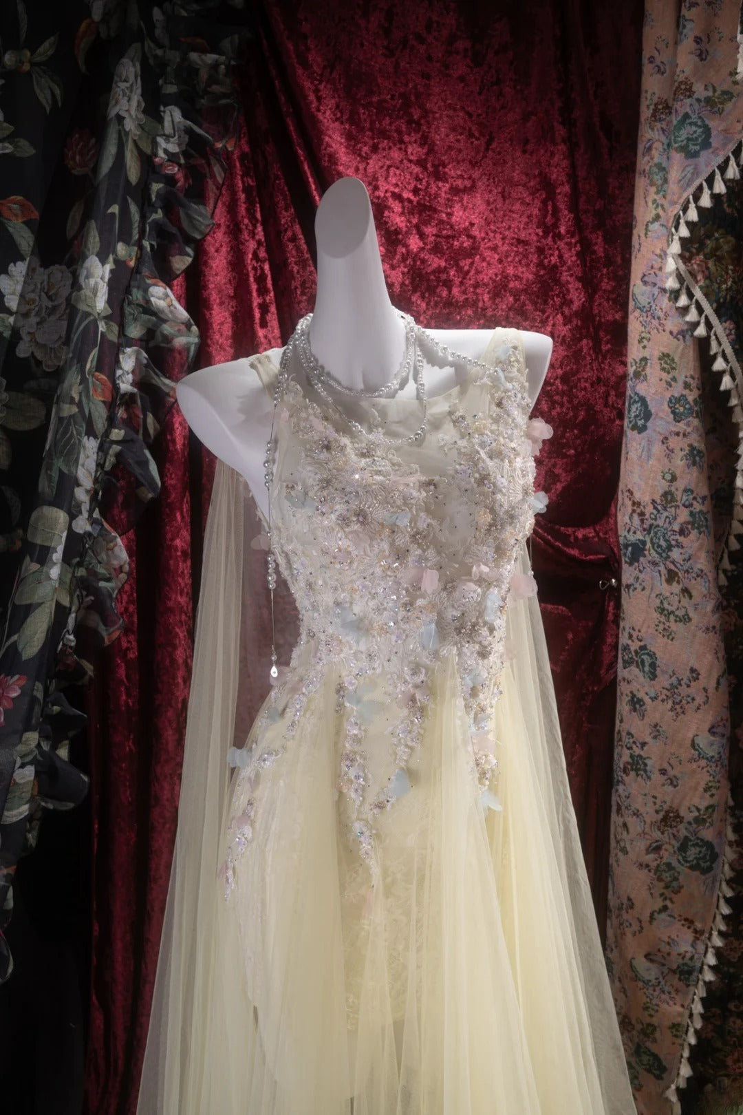 Elegant A Line Scoop Neck Yellow Tulle With Appliqued Cape Long Prom Dresses Formal Outfit Evening Night Dress RB8101