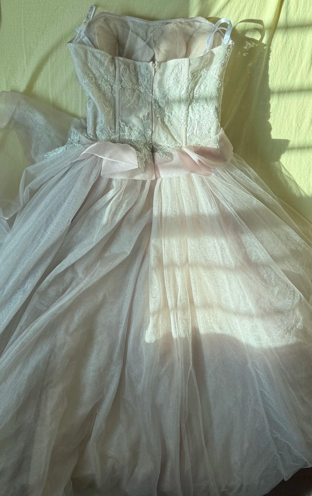 Prinzessin Ballkleid Trägerlos Hellrosa Ärmellos mit Applikationen Langes Quinceanera Kleid Vestido de 15 de Cenicienta RB3479