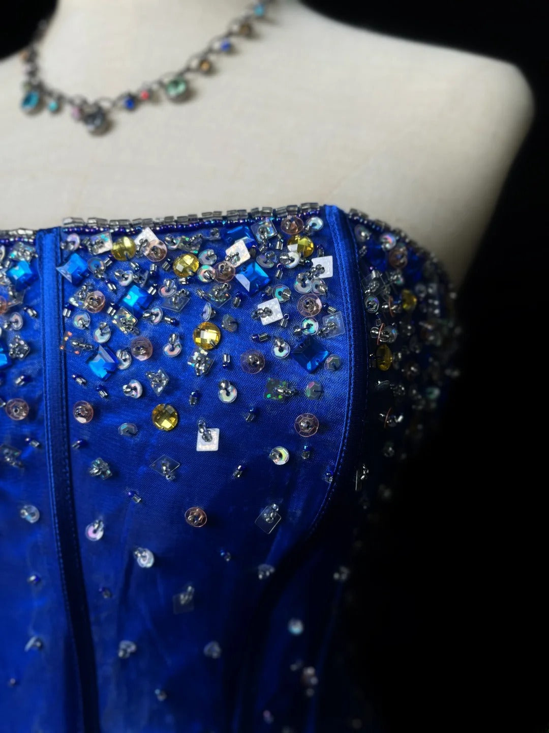 Vintage Prom Dresses Ball Gown Strapless Royal Blue With Beading Crystals Long Evening Dress Formal Outfits RB5895