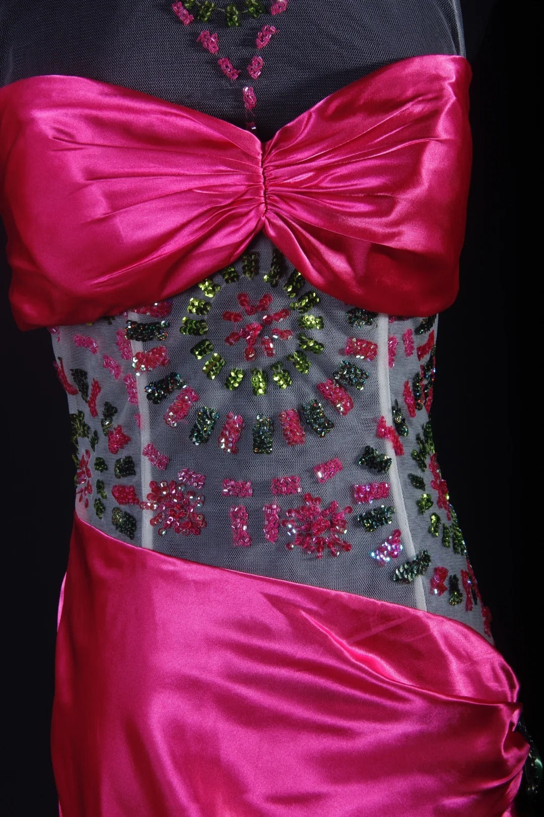 Vintage Meerjungfrauen-Partykleid aus pinkfarbenem Satin mit hohem Kragen und Perlen im eleganten 50er-Jahre-Retro-Stil – perfekt für Geburtstage, Dinner oder Abschlussball (AS089)
