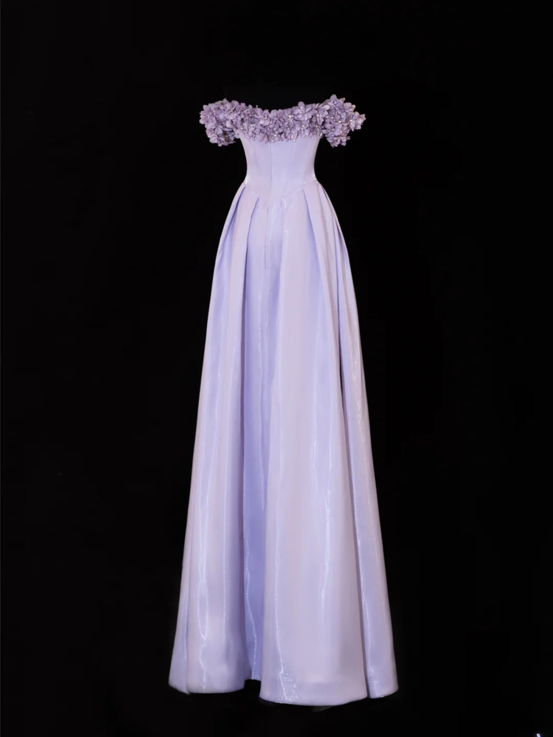 Robe de bal sobre et élégante, coupe trapèze, épaules dénudées, inspiration lilas et fleurs, manches longues, modèle SA089