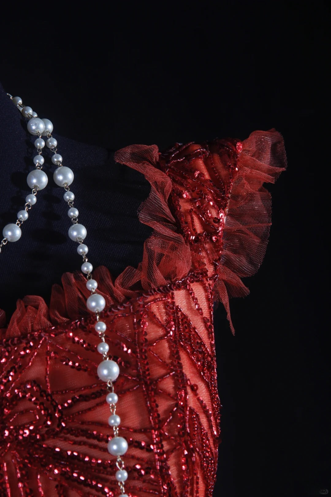 Vintage A-Linien-Partykleid aus rotem Tüll mit eckigem Ausschnitt und Perlen im eleganten Retro-Stil der 1950er Jahre – perfekt für Geburtstage, Dinner oder Abschlussball (AS090)