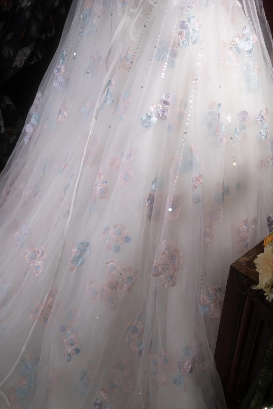 Pretty Ball Gown Off The Shoulder White Tulle With Cape Appliqued Long Quince Dress Quinceanera Dresses Formal Birthday Outfits RB8107