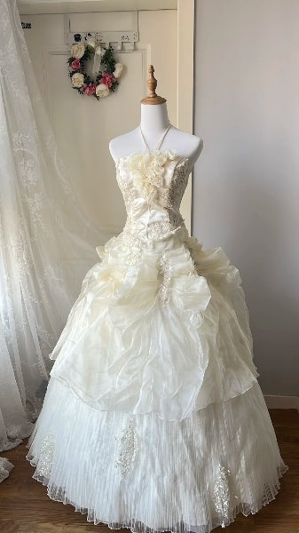 Traumhaftes langes Neckholder-Kleid für den 16. Geburtstag in Hellgelb mit Spitzenapplikationen, Ballkleid, Outfit für die Sweet-Sixteen-Party, RC0459