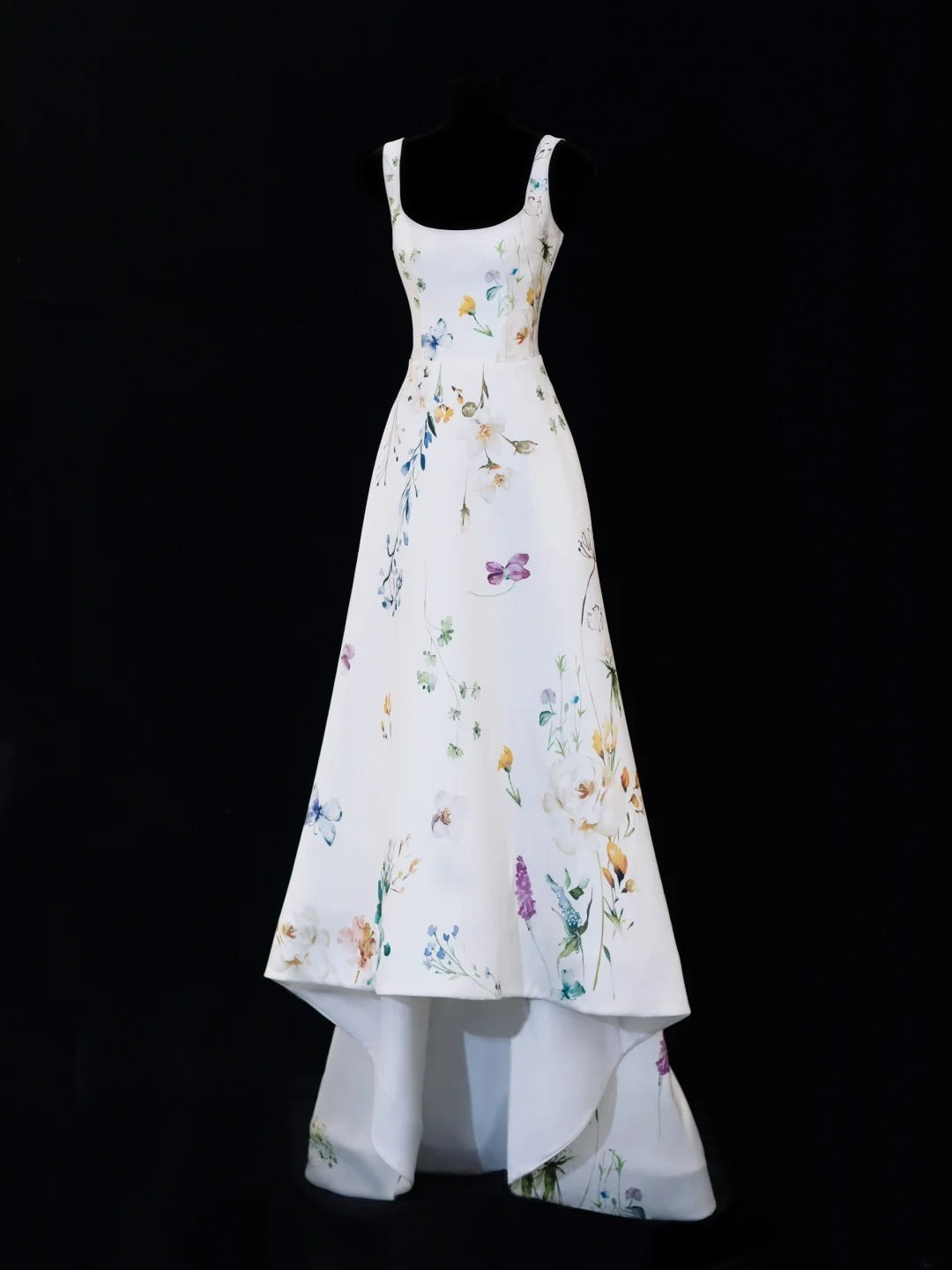 Robe de bal longue élégante en satin blanc à imprimé floral, col carré asymétrique, style formel SA091