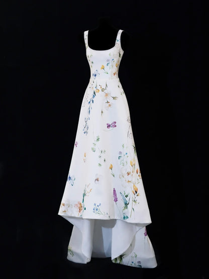 Robe de bal longue élégante en satin blanc à imprimé floral, col carré asymétrique, style formel SA091