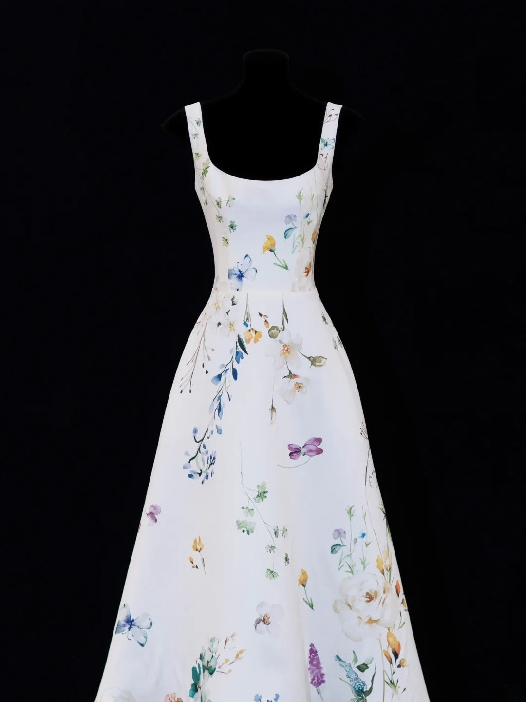 Robe de bal longue élégante en satin blanc à imprimé floral, col carré asymétrique, style formel SA091