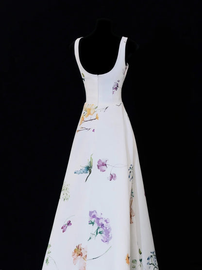 Robe de bal longue élégante en satin blanc à imprimé floral, col carré asymétrique, style formel SA091