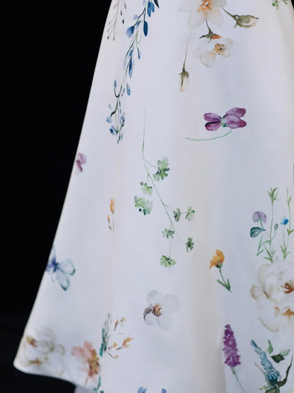 Robe de bal longue élégante en satin blanc à imprimé floral, col carré asymétrique, style formel SA091
