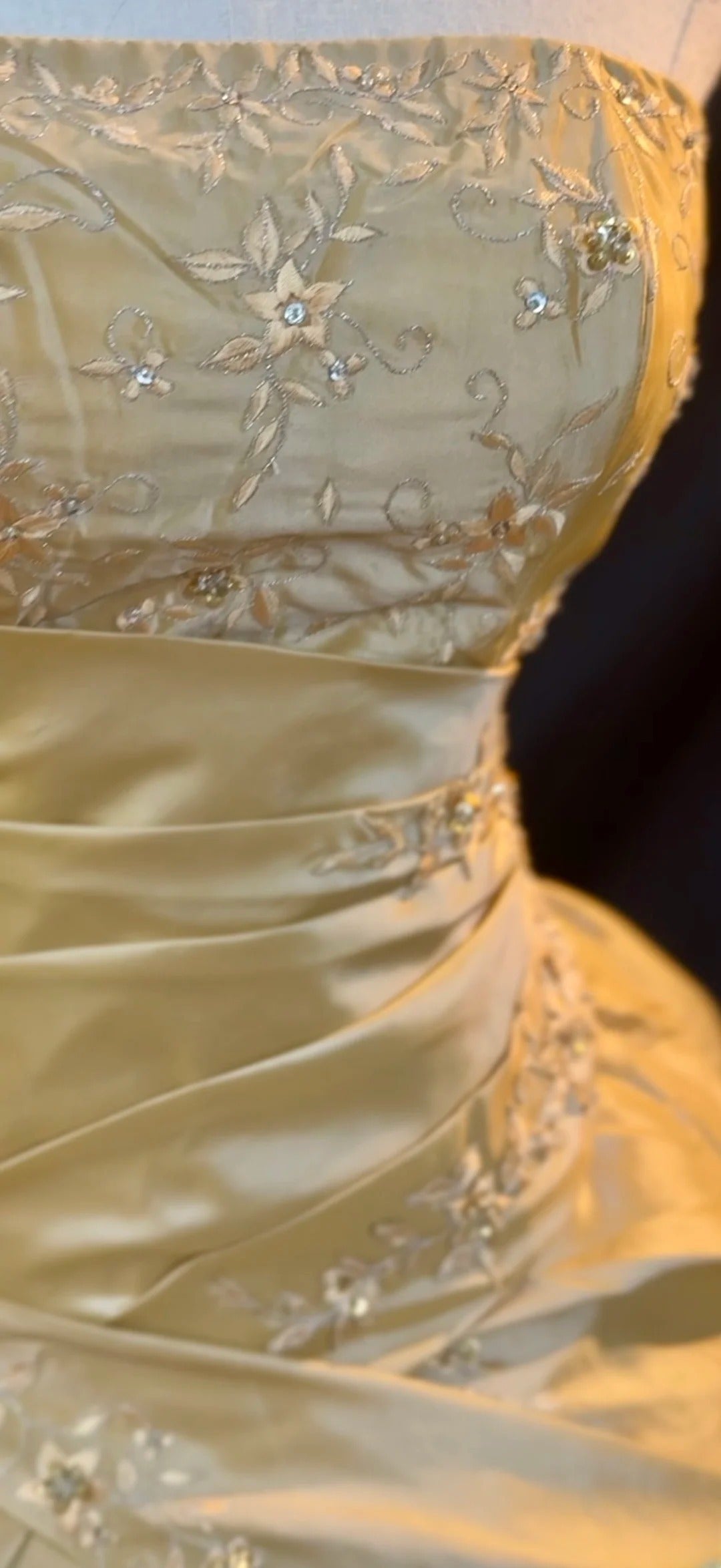 Prinzessin Ballkleid Trägerlos Gelber Satin Ärmellos Mit Spitze Langes Quinceanera Kleid Vestido de 15 de Cenicienta RB3485
