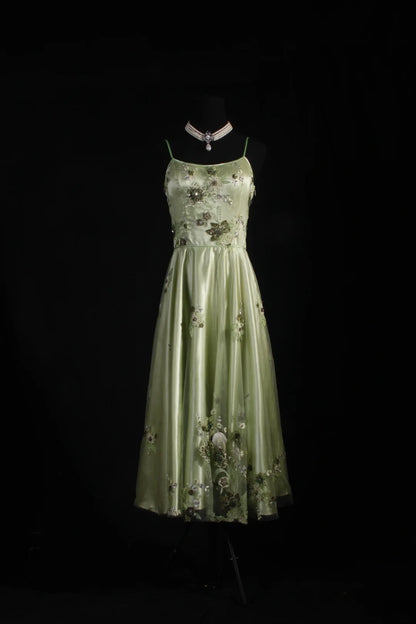 Vintage A-Linien-Partykleid aus salbeigrünem Tüll in Teelänge mit Spaghettiträgern und Perlen im eleganten Retro-Stil der 1950er Jahre – perfekt für Geburtstage, Abendessen und Abschlussbälle (AS093)