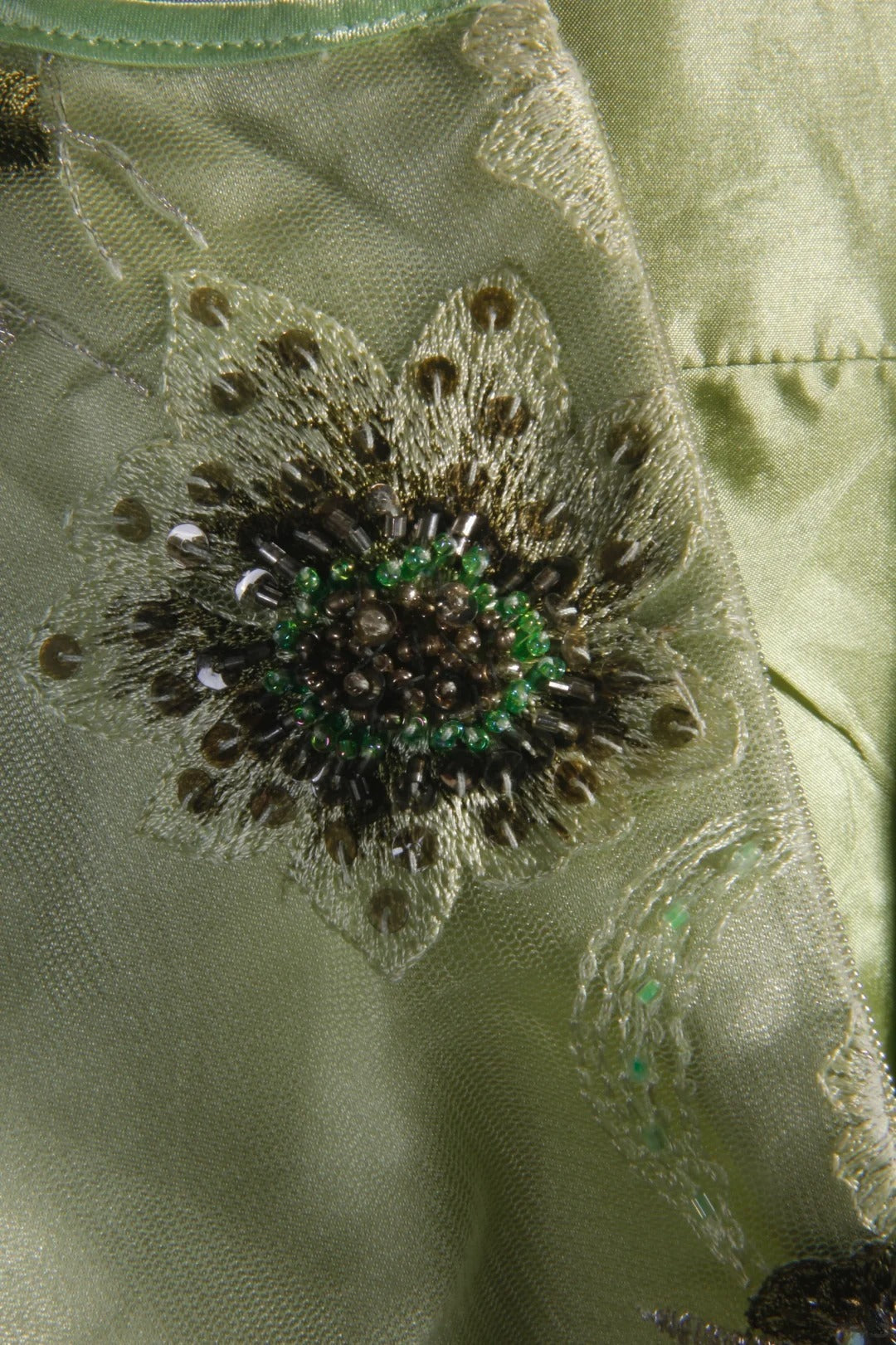 Vintage A-Linien-Partykleid aus salbeigrünem Tüll in Teelänge mit Spaghettiträgern und Perlen im eleganten Retro-Stil der 1950er Jahre – perfekt für Geburtstage, Abendessen und Abschlussbälle (AS093)