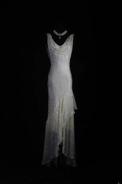 Robe de soirée longue chic sirène en dentelle blanche asymétrique et perles, col bénitier, AS094