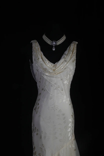 Robe de soirée longue chic sirène en dentelle blanche asymétrique et perles, col bénitier, AS094