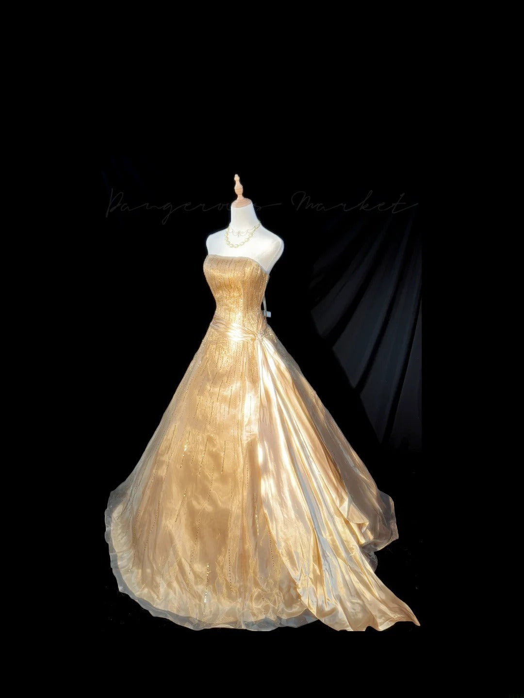 Prinzessin Ballkleid Trägerlos Goldener Satin Ärmellos mit Perlenstickerei Langes Quinceañera-Kleid vestido de 15 de cenicienta RB3486