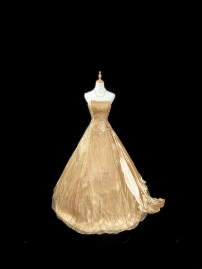 Prinzessin Ballkleid Trägerlos Goldener Satin Ärmellos mit Perlenstickerei Langes Quinceañera-Kleid vestido de 15 de cenicienta RB3486