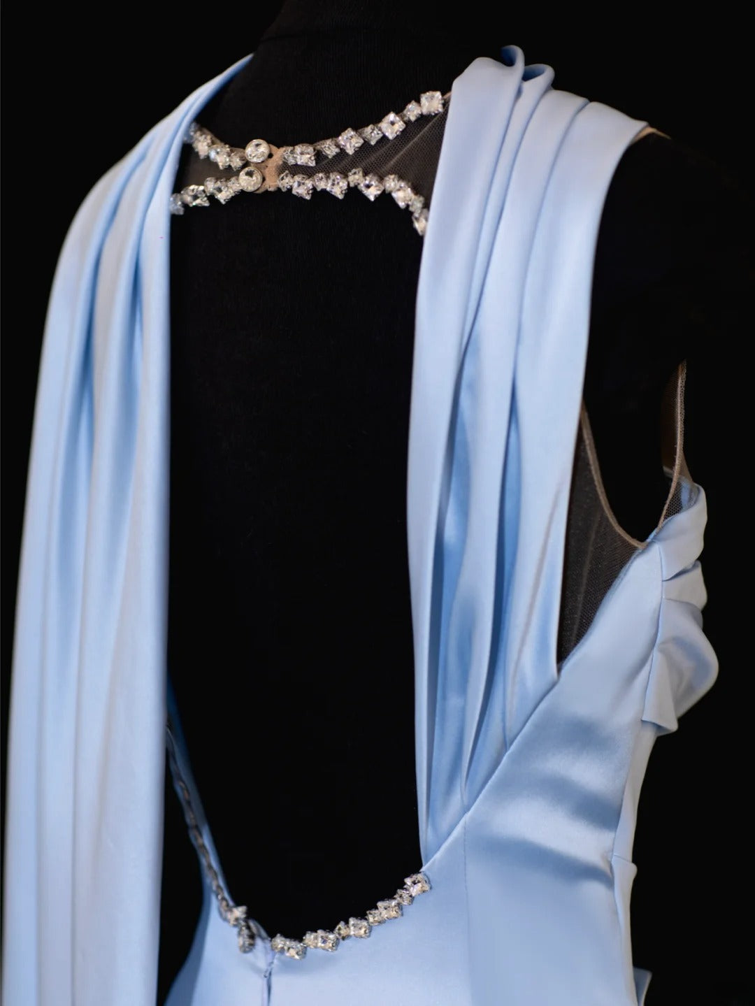 Elegantes, ärmelloses, hellblaues Satin-Abendkleid mit Spaghettiträgern im festlichen Stil – ein beeindruckendes langes Ballkleid oder Partykleid SA095