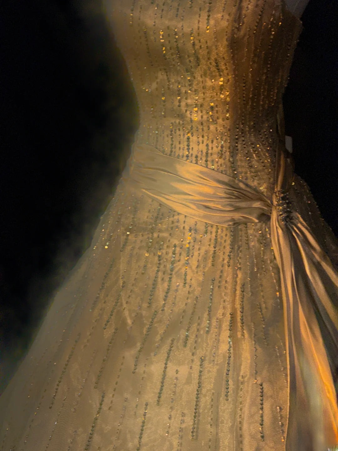 Prinzessin Ballkleid Trägerlos Goldener Satin Ärmellos mit Perlenstickerei Langes Quinceañera-Kleid vestido de 15 de cenicienta RB3486