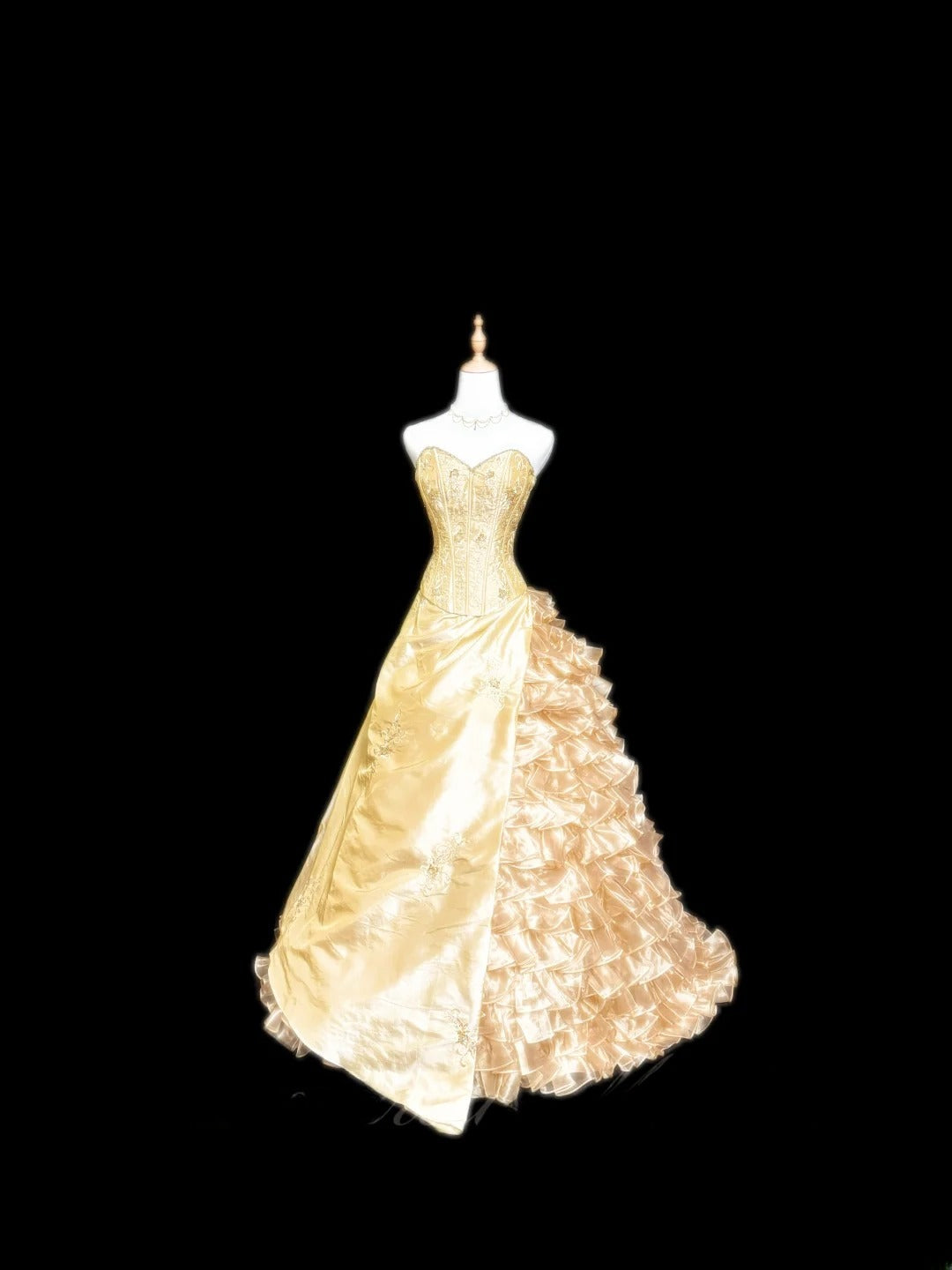 Prinzessin Ballkleid Trägerlos Goldener Satin Ärmellos mit Perlenstickerei Langes Quinceañera-Kleid vestido de 15 de cenicienta RB3486
