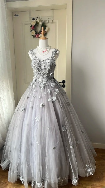Dezentes Sweet 16 Kleid, langes Tüll-Ballkleid in Grau mit Trägern, Outfit für den sechzehnten Geburtstag RC0464