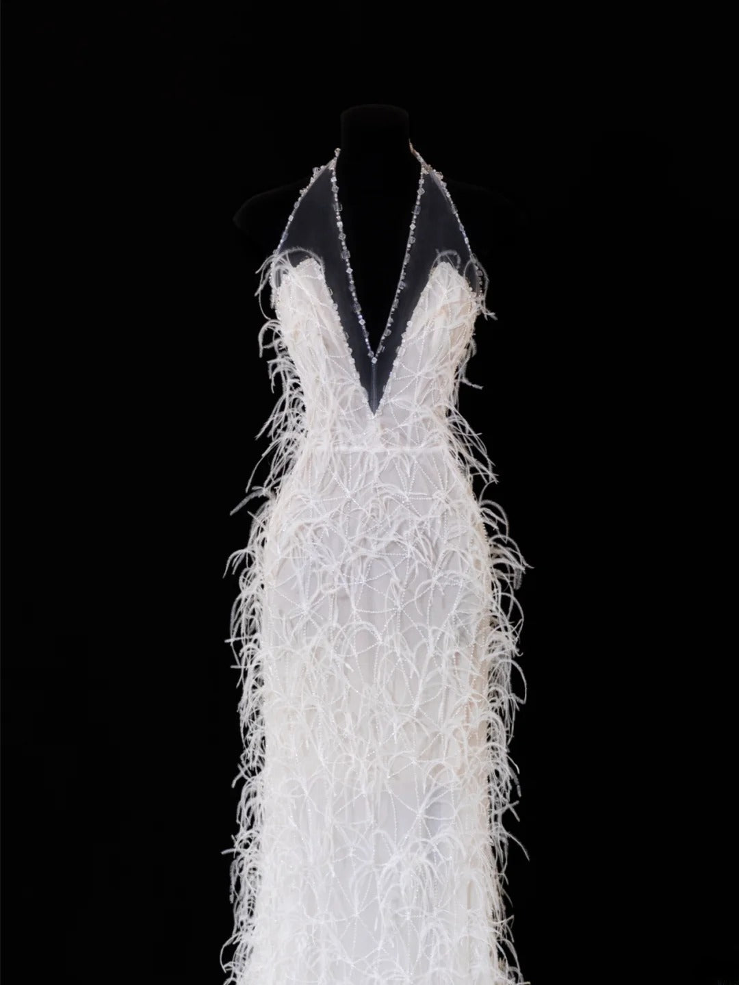 Zeitloses Brautkleid, romantisches Meerjungfrauen-Kleid mit V-Ausschnitt und Federn, weiß, auch in kleinen/großen Größen erhältlich, SA097