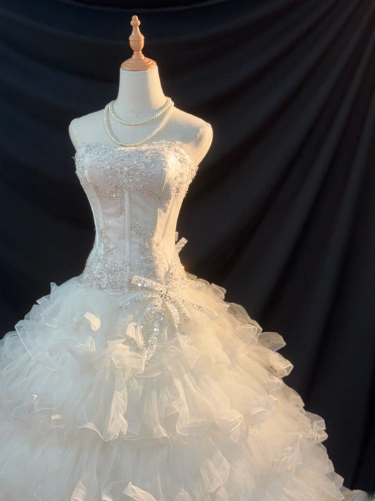 Prinzessin Ballkleid Trägerlos Weiß Ärmellos Mit Perlen Bestickt Stufenrock Langes Quinceanera Kleid vestido de 15 de cenicienta RB3487