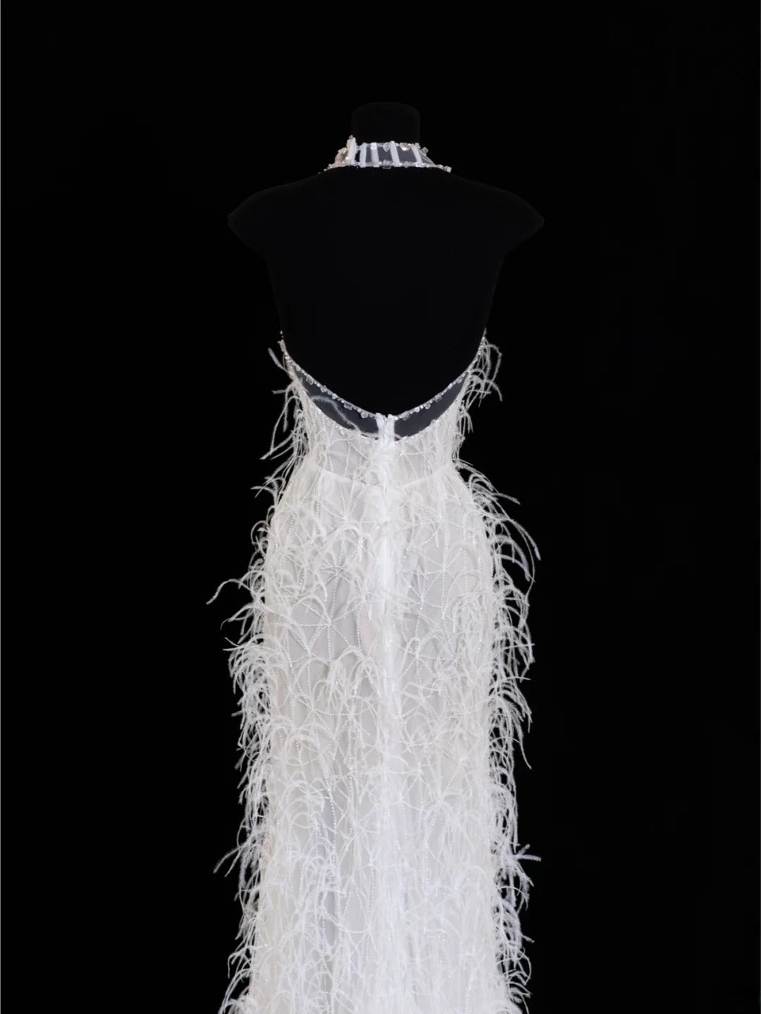Zeitloses Brautkleid, romantisches Meerjungfrauen-Kleid mit V-Ausschnitt und Federn, weiß, auch in kleinen/großen Größen erhältlich, SA097