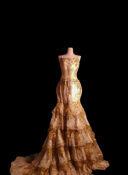 Vintage Meerjungfrauen-Abendkleid aus den 1950er Jahren mit Spaghettiträgern, goldener Spitze, Stufenrock und Applikationen, langes Ballkleid für Abitur und Abschlussball AS099