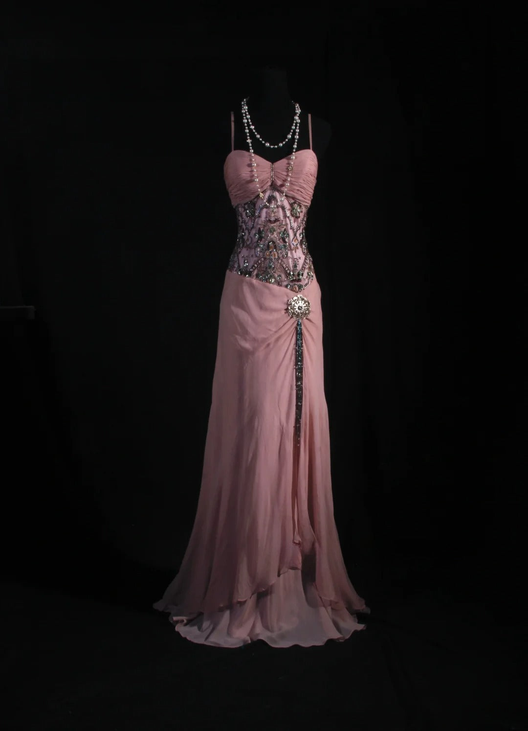 Vintage A-Linien-Partykleid aus rosa Chiffon mit Spaghettiträgern und Perlen im eleganten Retro-Stil der 1950er Jahre – perfekt für Geburtstage, Abendessen und Abschlussbälle (AS100)