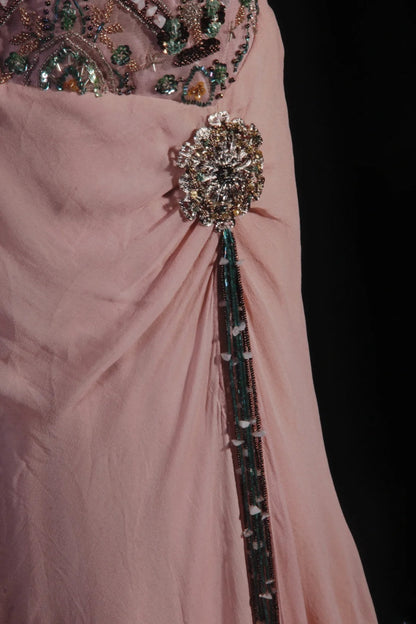 Vintage A-Linien-Partykleid aus rosa Chiffon mit Spaghettiträgern und Perlen im eleganten Retro-Stil der 1950er Jahre – perfekt für Geburtstage, Abendessen und Abschlussbälle (AS100)