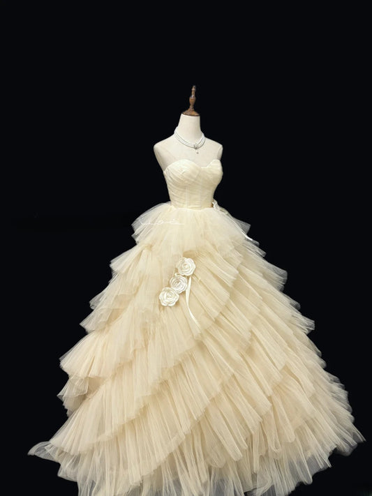 Süßes Ballkleid mit Herzausschnitt aus Tüll in Champagner mit Blumen, Quinceañera-Kleid, voluminöses Outfit für Sweet 16, Vestido de 15 RB7471