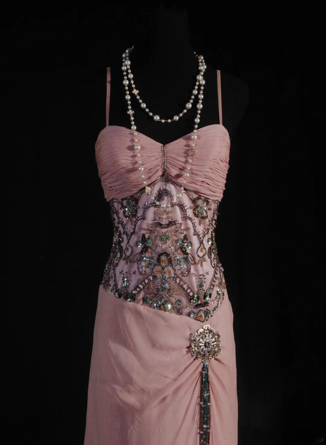 Vintage A-Linien-Partykleid aus rosa Chiffon mit Spaghettiträgern und Perlen im eleganten Retro-Stil der 1950er Jahre – perfekt für Geburtstage, Abendessen und Abschlussbälle (AS100)