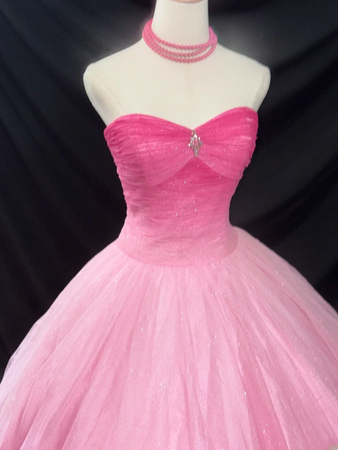Bescheidenes Ballkleid, herzförmig, rosa, ärmellos, mit Perlenstickerei, Tüll, langes Quinceañera-Kleid, Sweet 16 Kleider, Vestido de 15 de Cenicienta RB3565