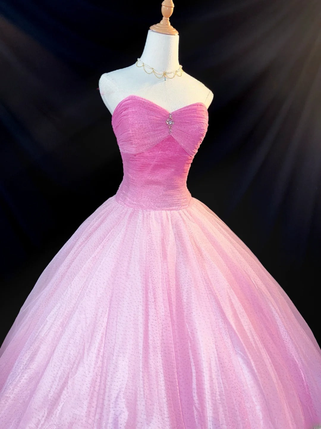 Bescheidenes Ballkleid, herzförmig, rosa, ärmellos, mit Perlenstickerei, Tüll, langes Quinceañera-Kleid, Sweet 16 Kleider, Vestido de 15 de Cenicienta RB3565