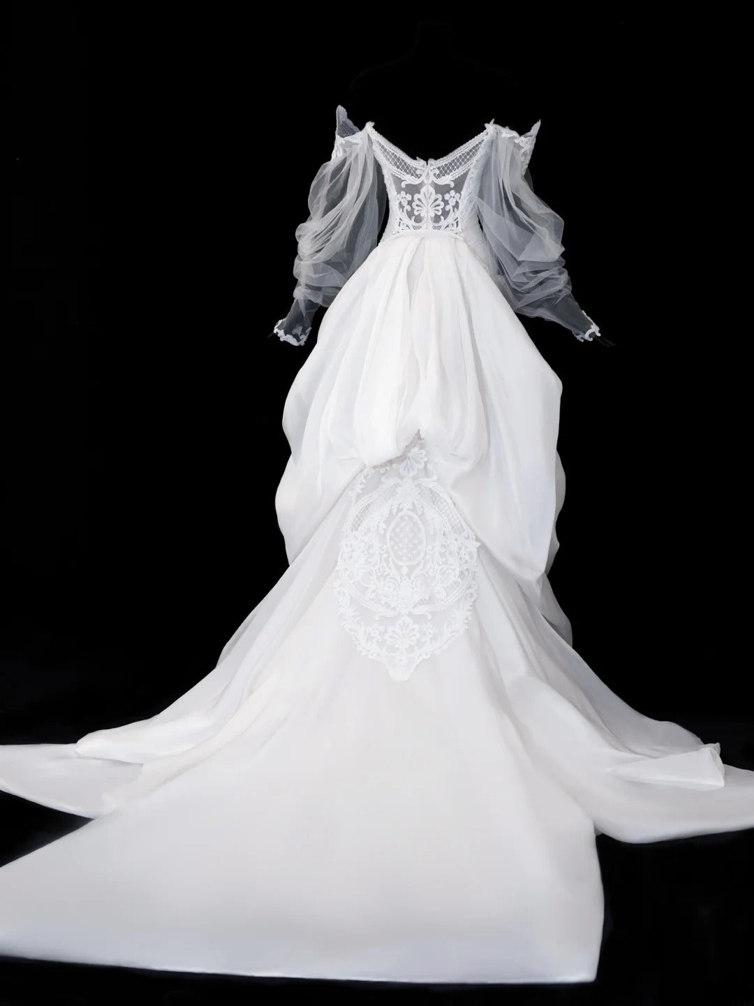 Elegantes, schulterfreies Meerjungfrauen-Brautkleid mit langen Ärmeln aus weißem Tüll und Spitze, Modell SA102