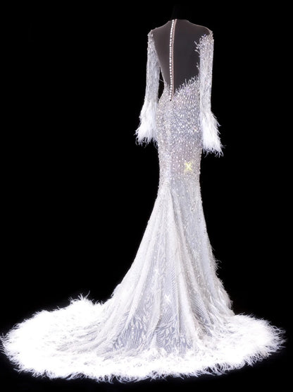 Elegantes, langes Meerjungfrauen-Brautkleid für Damen aus weißem Tüll mit Perlen- und Federbesatz, U-Boot-Ausschnitt, langen Ärmeln, Modell SA103