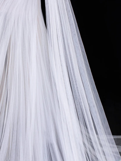 Elegantes, trägerloses Meerjungfrauen-Brautkleid mit One-Shoulder-Ärmeln aus weißem Tüll, Modell SA104