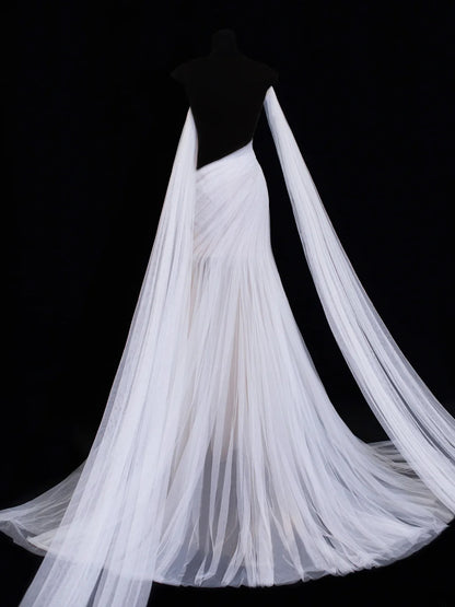 Elegantes, trägerloses Meerjungfrauen-Brautkleid mit One-Shoulder-Ärmeln aus weißem Tüll, Modell SA104