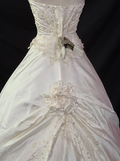 Vintage Style Ball Gown Strapless Taffeta White With Lace Brides Gown Bridal Dress Long Wedding Dresses RB5781