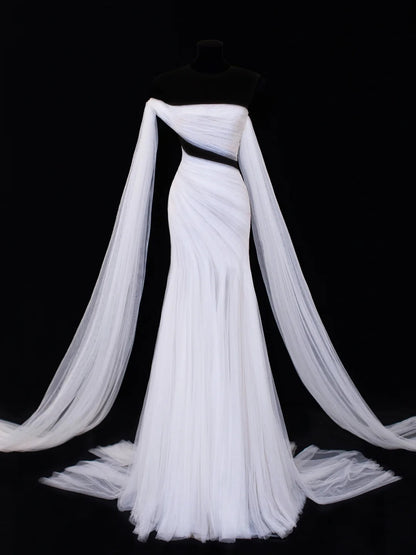 Elegantes, trägerloses Meerjungfrauen-Brautkleid mit One-Shoulder-Ärmeln aus weißem Tüll, Modell SA104