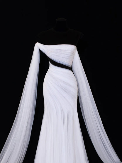 Elegantes, trägerloses Meerjungfrauen-Brautkleid mit One-Shoulder-Ärmeln aus weißem Tüll, Modell SA104